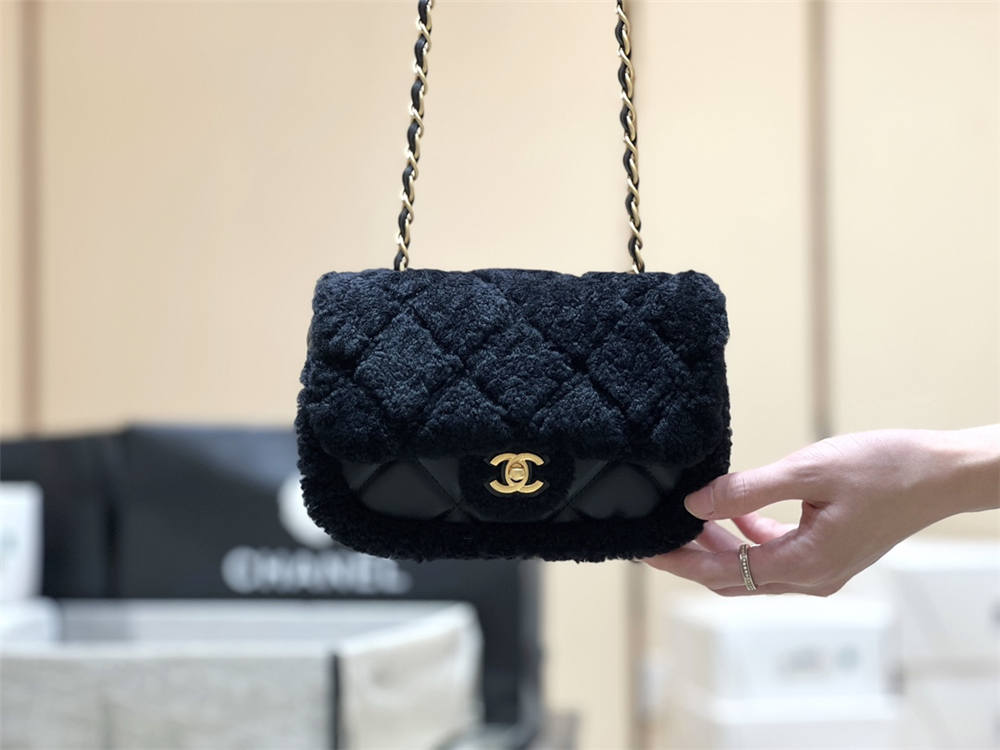 Chanel Flap bag, Shearling lambskin & gold-tone metal AS514800 Size 12*18*6cm 2025 new 